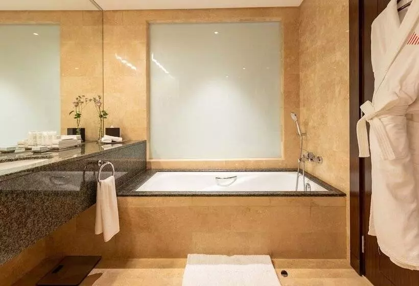 クラブルーム, Grand Millennium Al Wahda Hotel And Executive Apartments Abu Dhabi