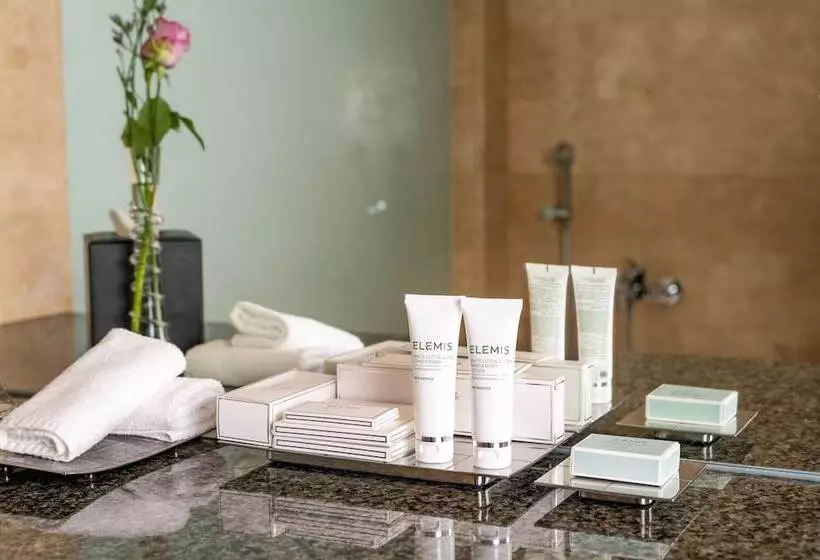 クラブルーム, Grand Millennium Al Wahda Hotel And Executive Apartments Abu Dhabi
