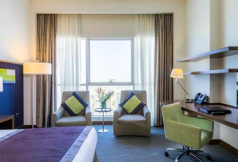 キングサイズベッドのデラックスルーム, Grand Millennium Al Wahda Hotel And Executive Apartments Abu Dhabi