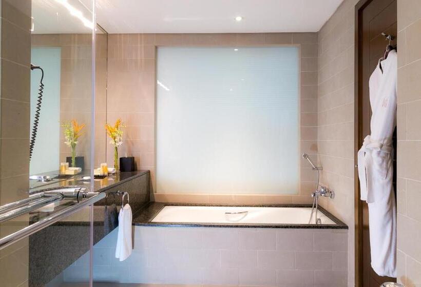 Номер Deluxe Кровать Кинг, Grand Millennium Al Wahda Hotel And Executive Apartments Abu Dhabi