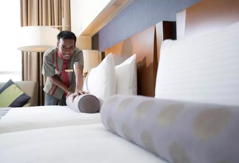 キングサイズベッドのクラブルーム, Grand Millennium Al Wahda Hotel And Executive Apartments Abu Dhabi