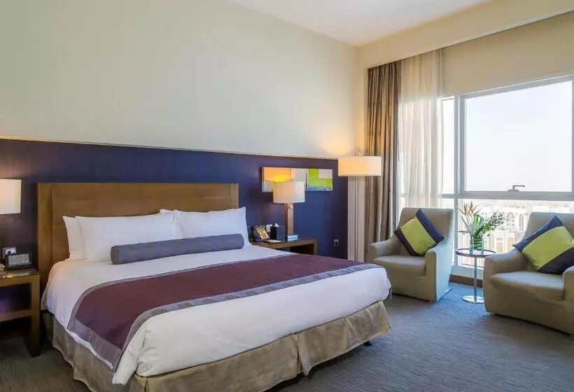 キングサイズベッドのスーペリアルーム, Grand Millennium Al Wahda Hotel And Executive Apartments Abu Dhabi