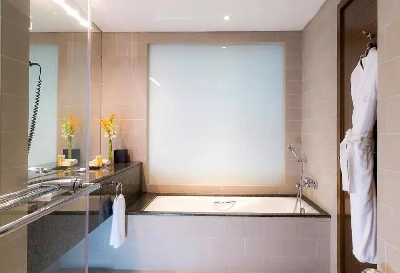 クラブルーム, Grand Millennium Al Wahda Hotel And Executive Apartments Abu Dhabi