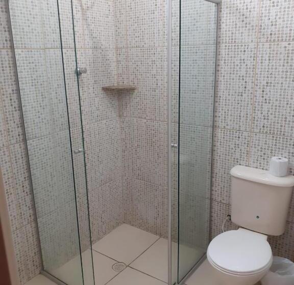 غرفة قياسية فردية, America