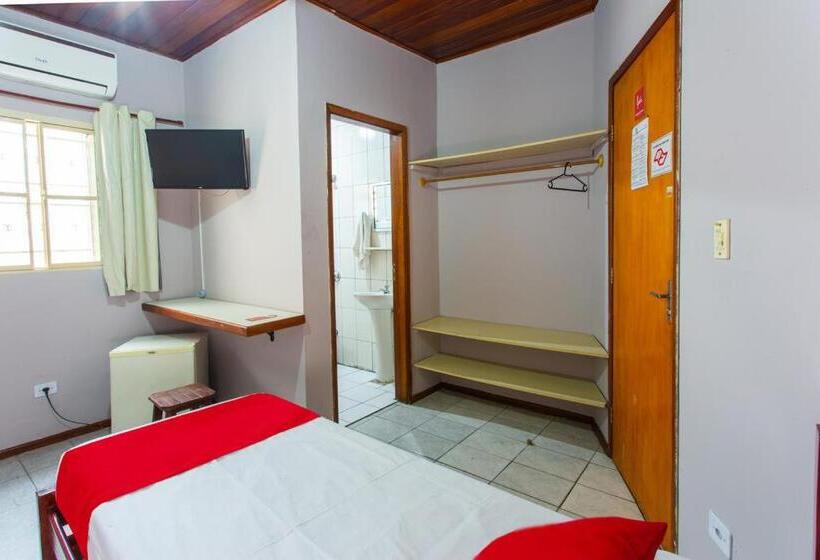 غرفة قياسية فردية, America