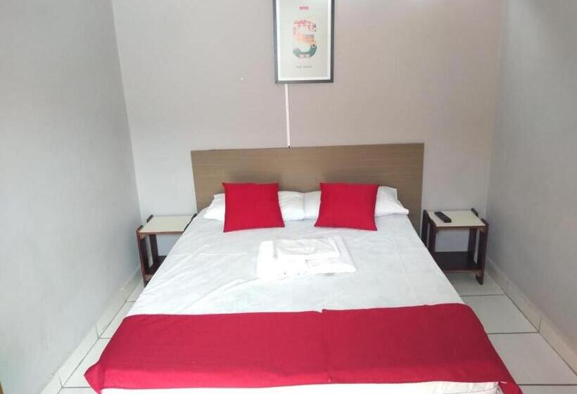 غرفة قياسية, America