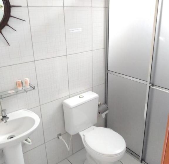 غرفة قياسية, America