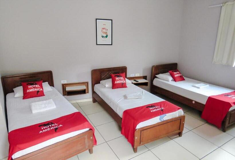 غرفة قياسية ثلاثية, America