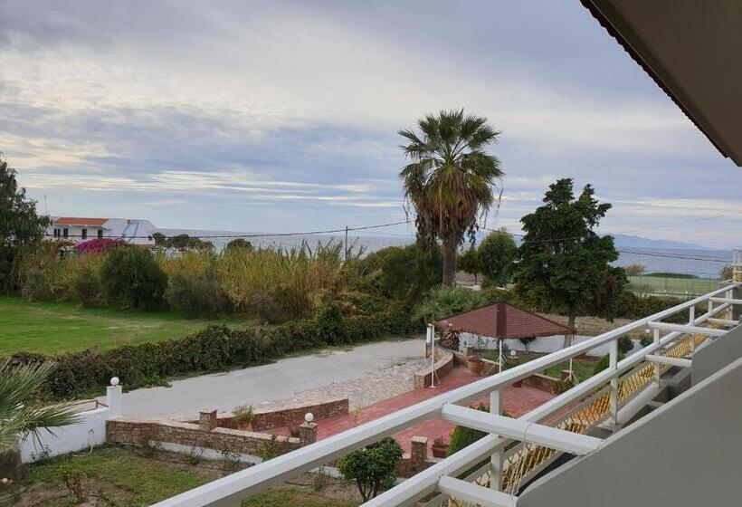 غرفة قياسية مطلّة علي الحديقة, Asterias Bay Theologos