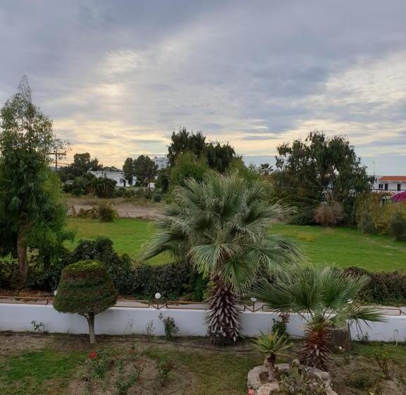 غرفة قياسية مطلّة علي الحديقة, Asterias Bay Theologos