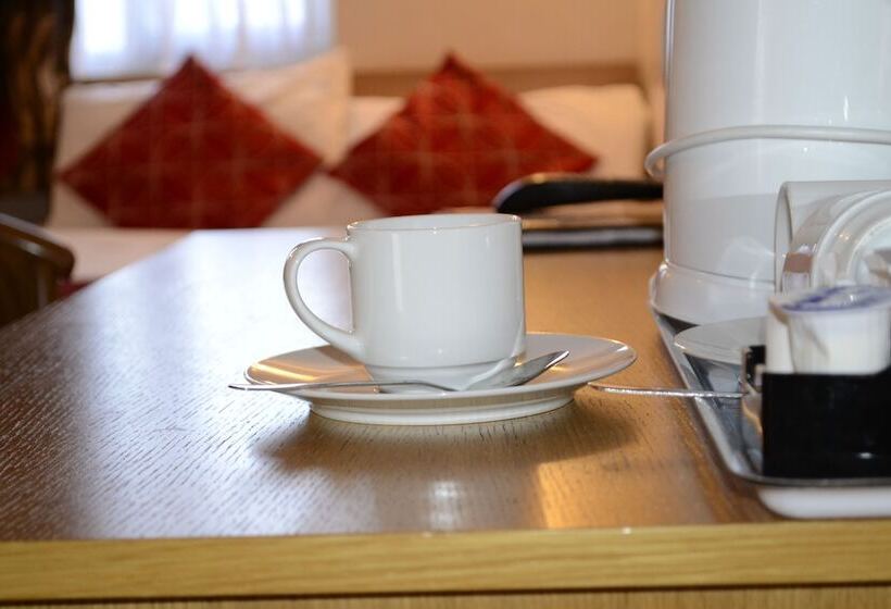 스탠다드 트리플 룸, Britannia Inn