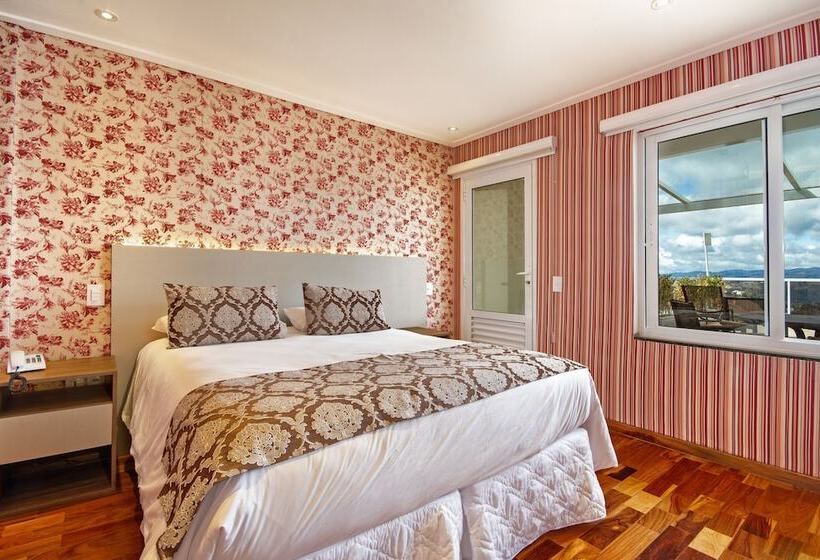 غرفة عائلية مطلّة علي الجبل, Chris Park