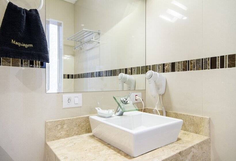 غرفة قياسية, Chris Park