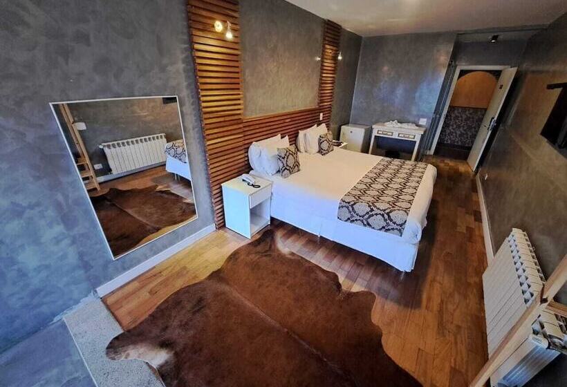 디럭스 룸, Chris Park