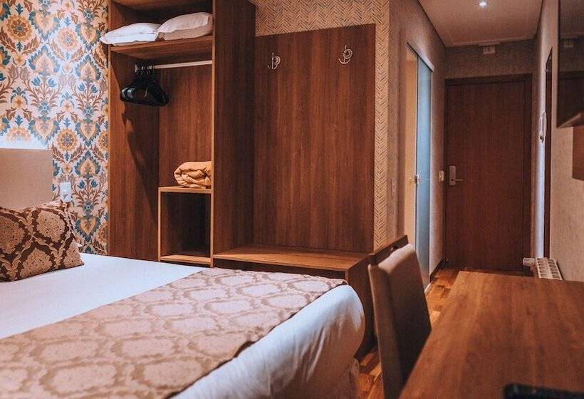 스탠다드 룸, Chris Park