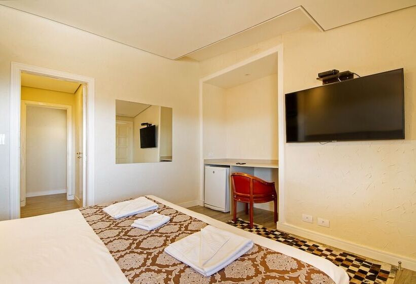 一居室别墅, Chris Park