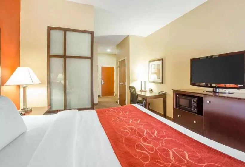 キングサイズベッドのスイートルーム, Comfort Suites Golden Isles Gateway