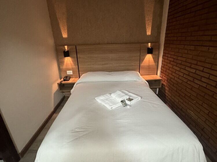 غرفة قياسية, Garnier