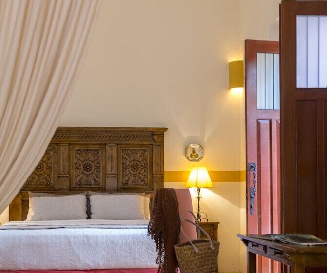 جناح جونيور, Hacienda Santa Cruz