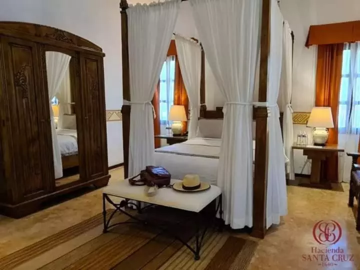 اتاق لوکس, Hacienda Santa Cruz