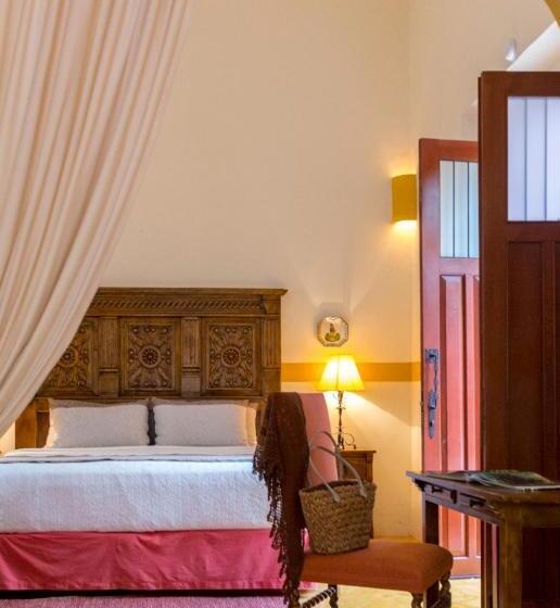 جناح جونيور, Hacienda Santa Cruz