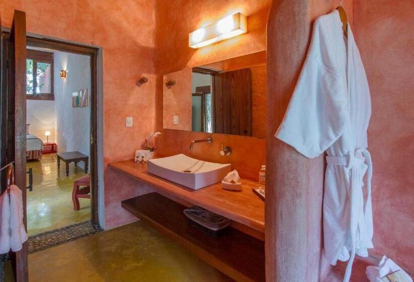 جناح جونيور, Hacienda Santa Cruz