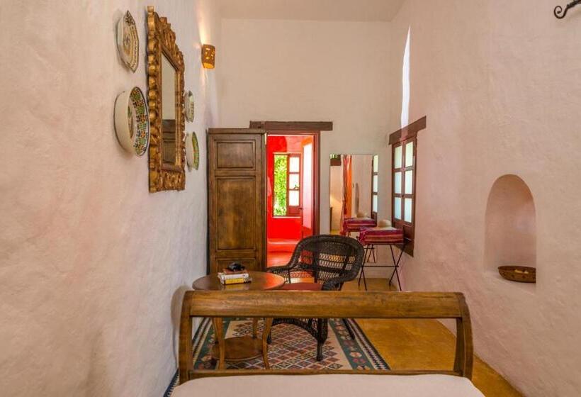 جناح جونيور, Hacienda Santa Cruz