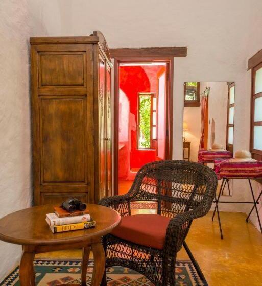 جناح جونيور, Hacienda Santa Cruz