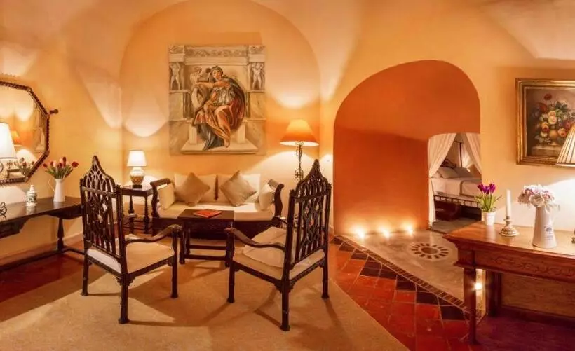 سوییت سوپریور, Hacienda Santa Cruz