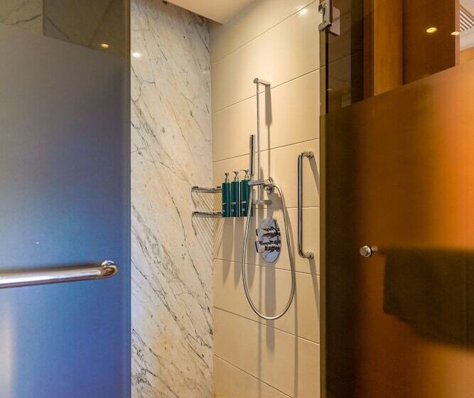 스탠다드 룸 킹사이즈 침대, Hilton Chennai