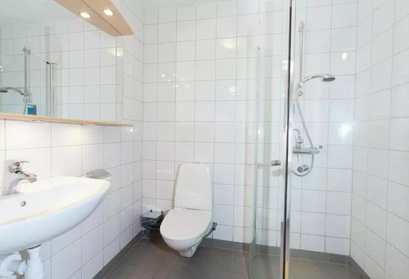 Standard Yhden Hengen Huone, L Kvarntorget