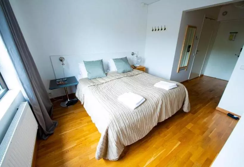Standard Yhden Hengen Huone, L Kvarntorget