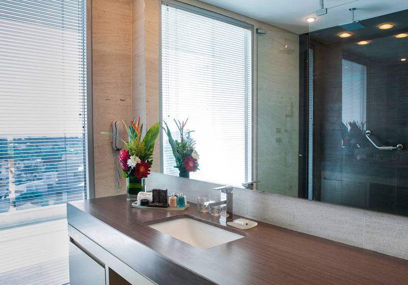 جناح جونيور, Las Americas Torre Del Mar