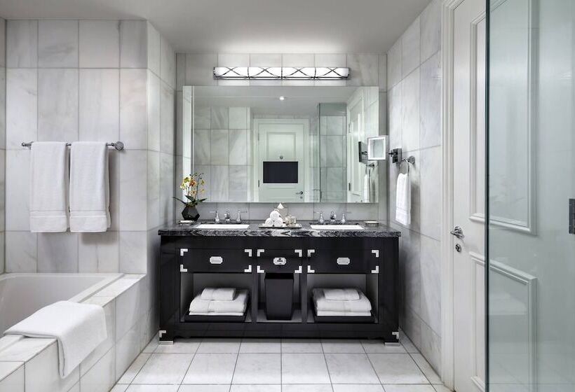 غرفة سوبيريور مطلة على المدينة, The St. Regis Toronto