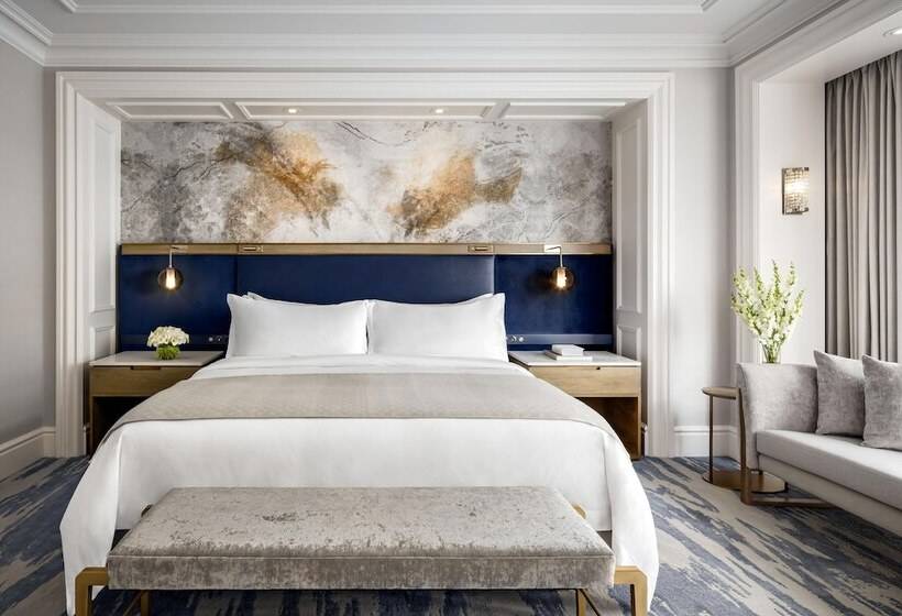 غرفة ديلوكس مطلة على المدينة, The St. Regis Toronto