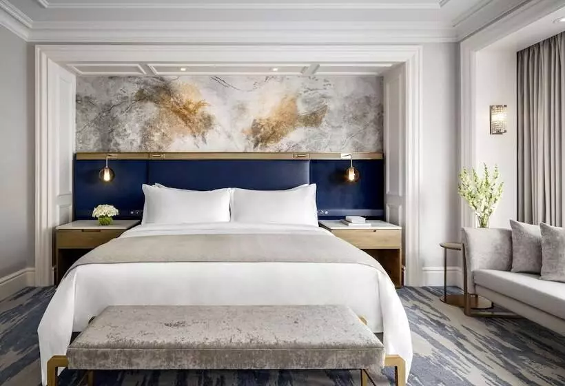 اتاق لوکس با چشم‌انداز شهر, The St. Regis Toronto