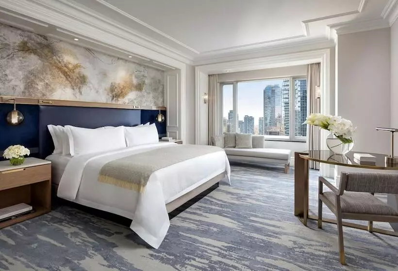 اتاق لوکس با چشم‌انداز شهر, The St. Regis Toronto
