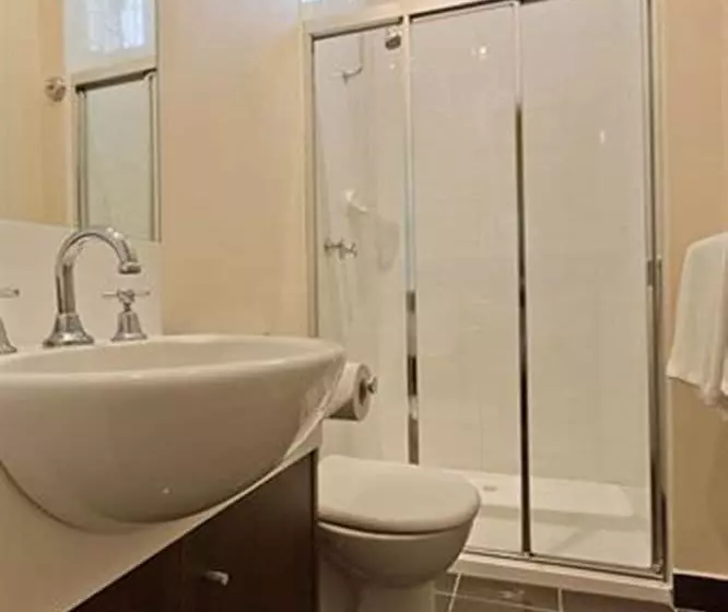 スタンダードスタジオ, Sixty Two On Grey Serviced Apartments