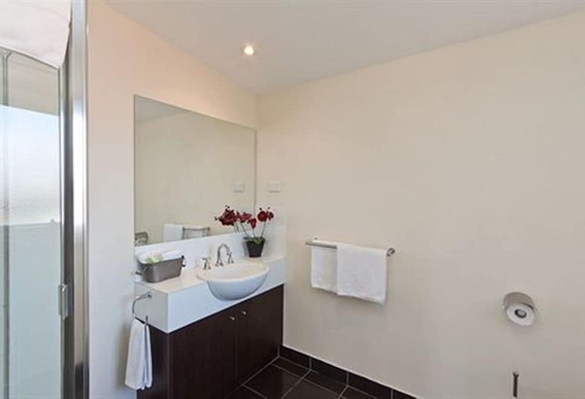 스탠다드 스튜디오, Sixty Two On Grey Serviced Apartments