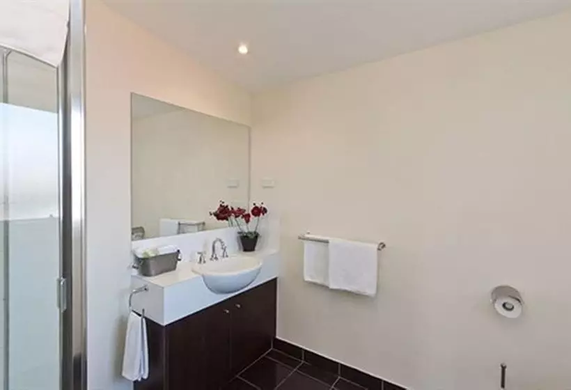 スタンダードスタジオ, Sixty Two On Grey Serviced Apartments