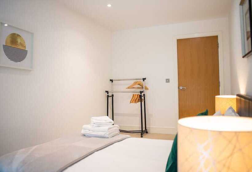 דירת חדר, Spacious Serviced Apartments Canary Wharf