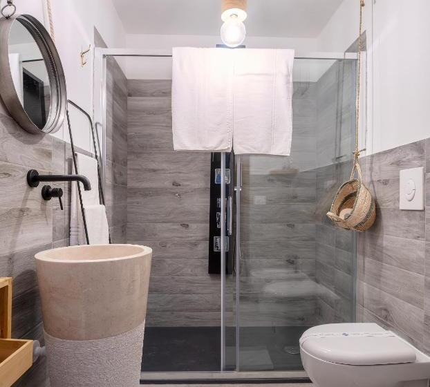 스탠다드 룸, A Calata