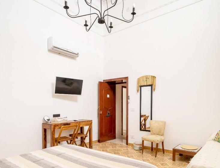 스탠다드 룸, A Calata