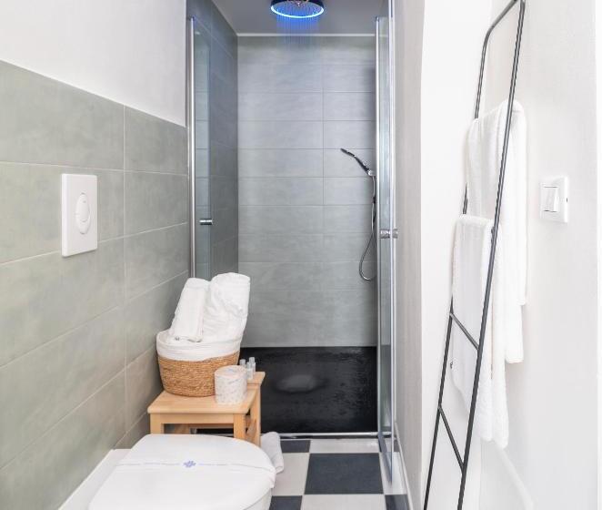 수피리어 패밀리 룸, A Calata