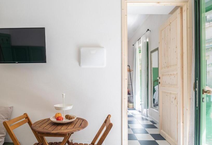 수피리어 패밀리 룸, A Calata