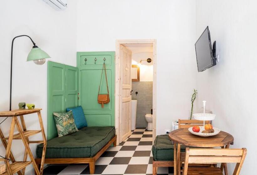 수피리어 패밀리 룸, A Calata