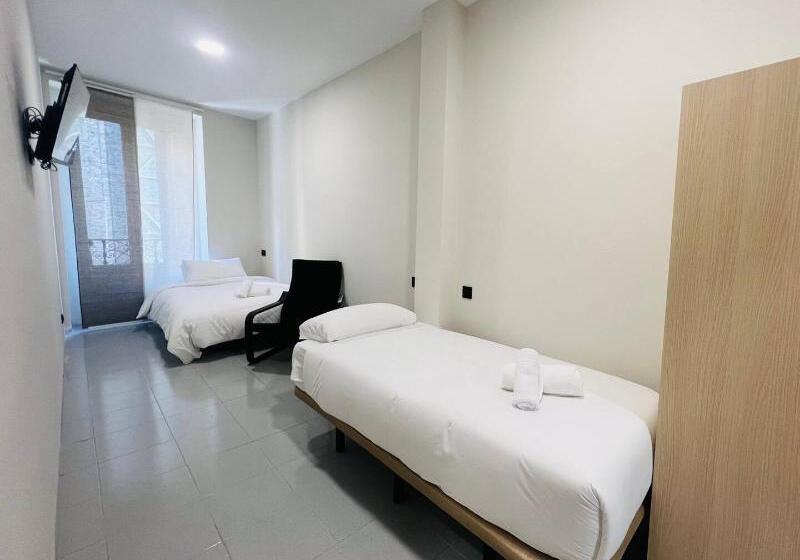 اتاق استاندارد سه نفره, Montera Center Madrid