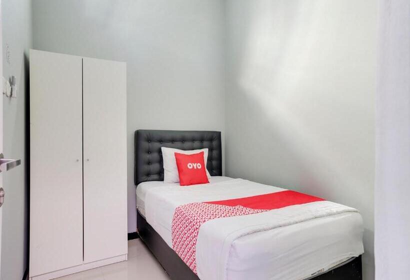 اتاق لوکس یک تخته, Griya Loka 1 Syariah Near Rsud Dr Kariadi Mitra Reddoorz