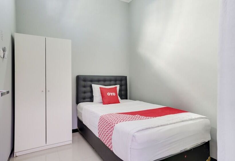 اتاق لوکس یک تخته, Griya Loka 1 Syariah Near Rsud Dr Kariadi Mitra Reddoorz