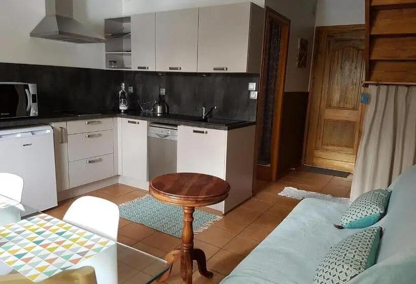 Huoneisto 1 Makuuhuone Puutarhanäkymä, à La Petite Maison